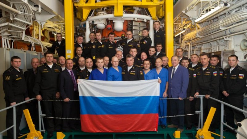 Водолазы-глубоководники, экипаж СС "Игорь Белоусов" и представители ВМФ России. 18 ноября 2018 года Водолазы-глубоководники, экипаж СС "Игорь Белоусов" и представители ВМФ России. 18 ноября 2018 года